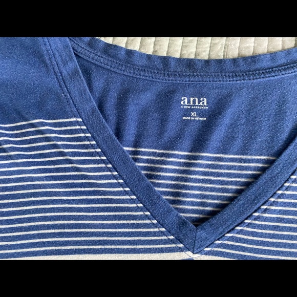 Gap women’s Large lot of 3 tops Ana - Picture 3 of 4